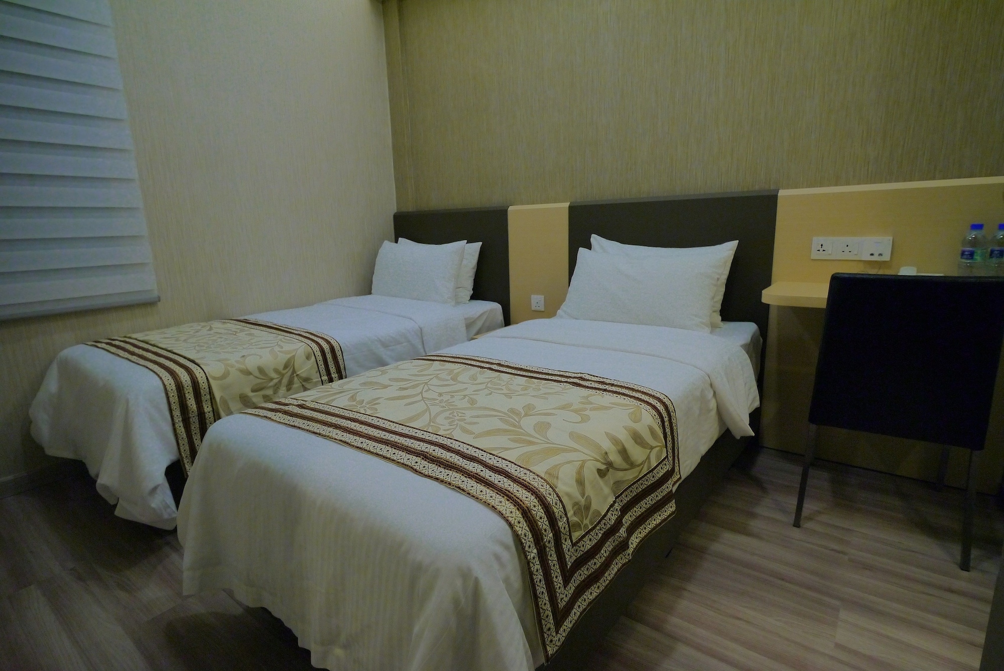 SUPERIOR, TWIN BEDS
