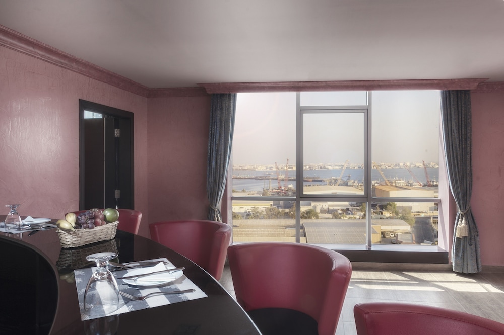 ROYAL PHOENICIA HOTEL 34/50