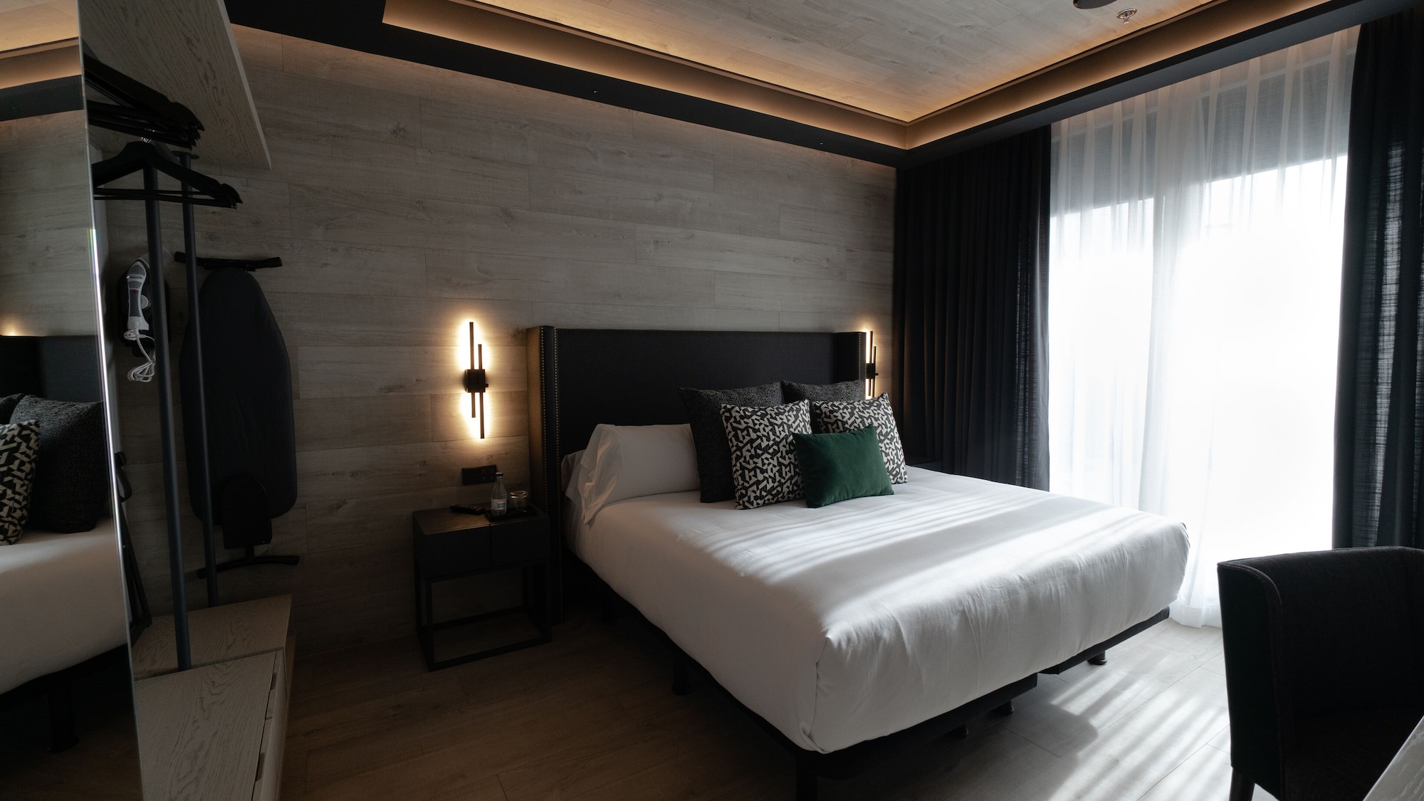 Penthouse, Queen Bed, Hot Tub, Terrace
