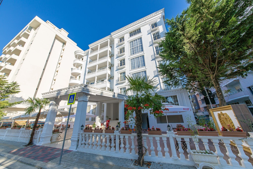 Esal Hotel 34/39