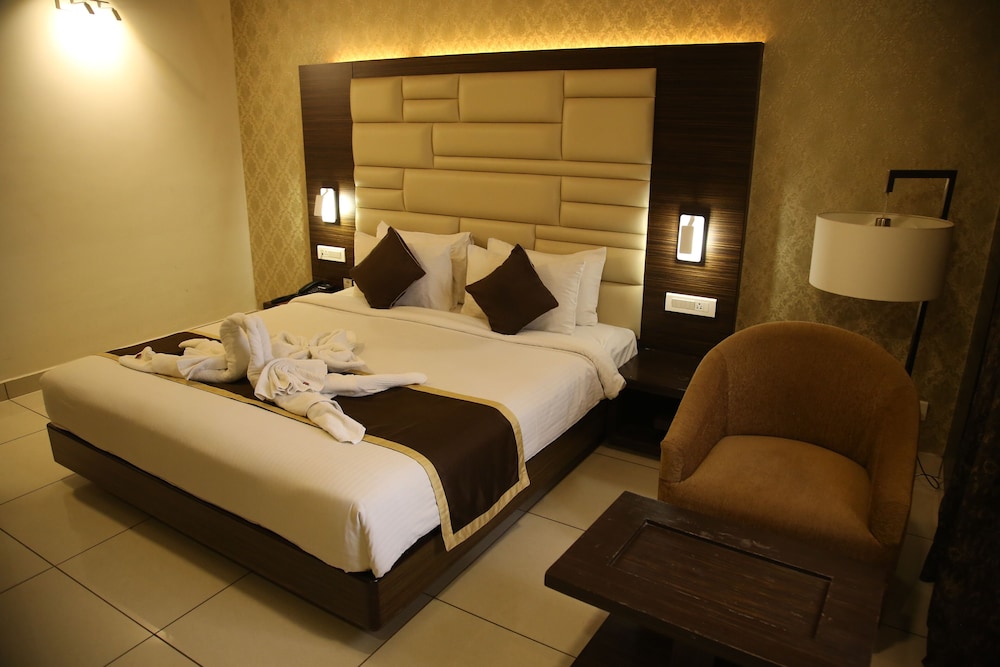Oyo 6593 West Fort Hotel 10/50