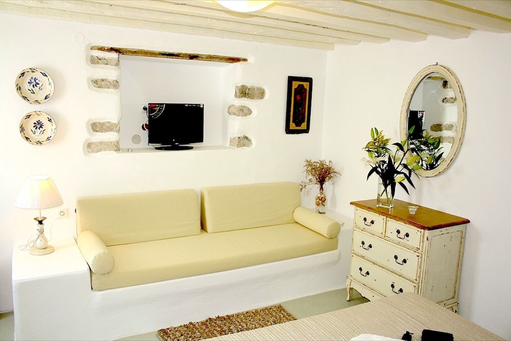 Mariakis Luxury Studios 26/42