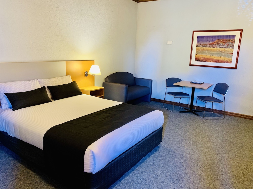 Desert Cave Hotel 10/50