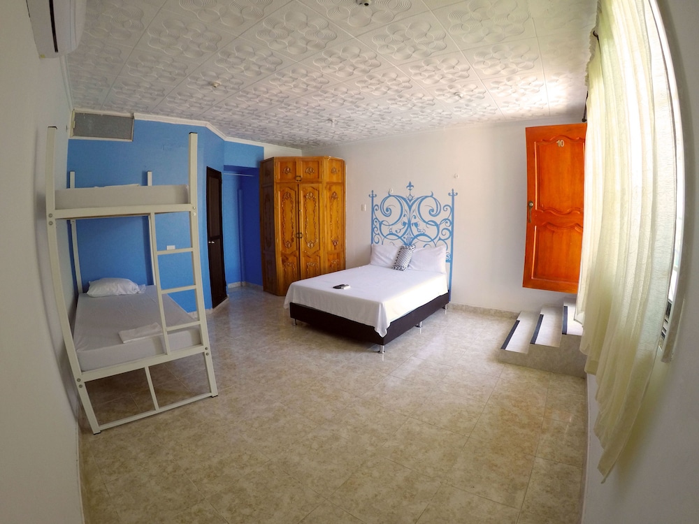 Wonderland Party Hostel 18/51