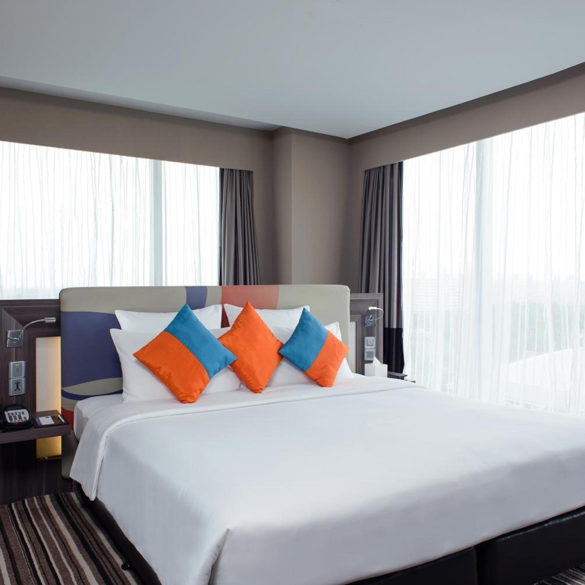 جناح بريميير، Novotel Bangkok Impact 3/10