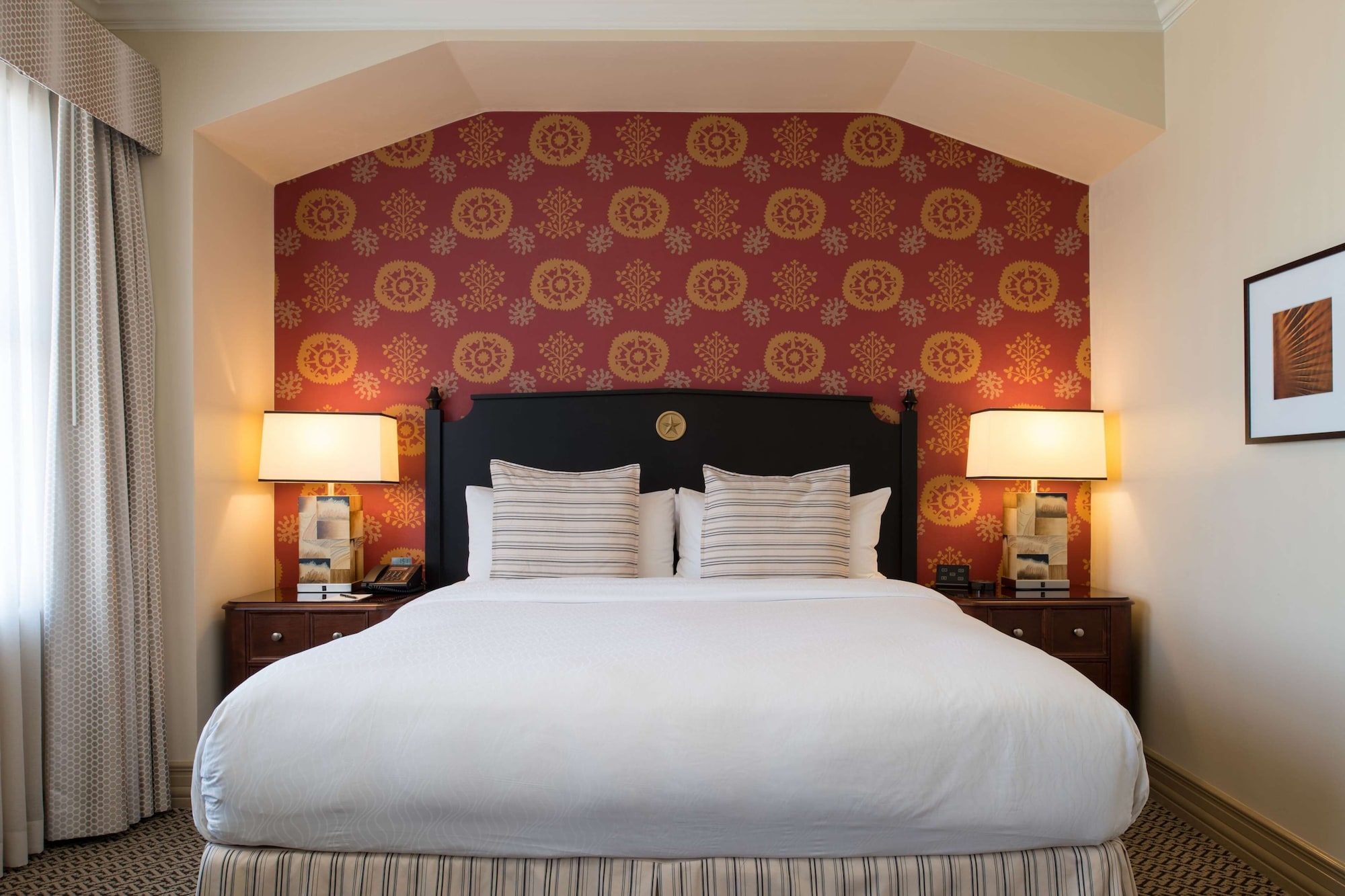DELUXE, QUEEN BED, BATHTUB, ACCESSIBLE