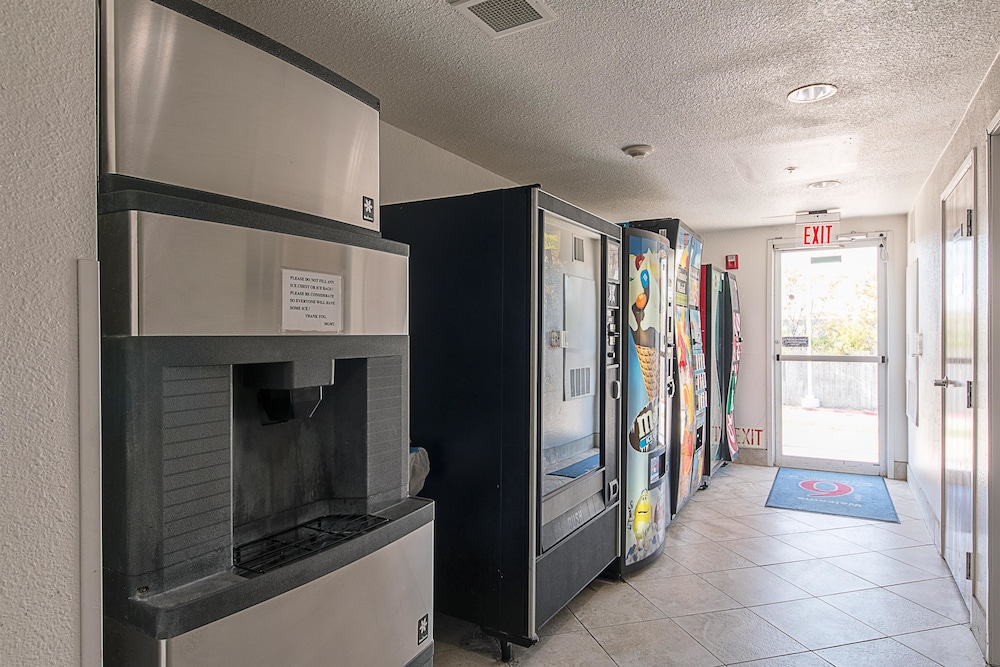 Motel6 San Antonio, TX - Downtown - Alamo Dome photo2