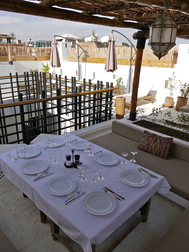 Riad Zebrakaro 25/29
