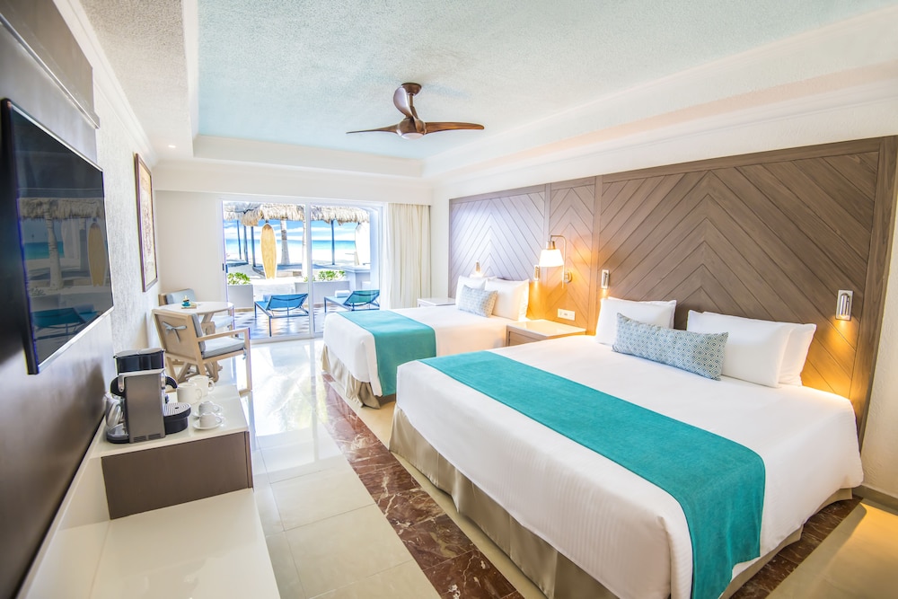 Junior Suite, 2 Double Beds, Beach Front