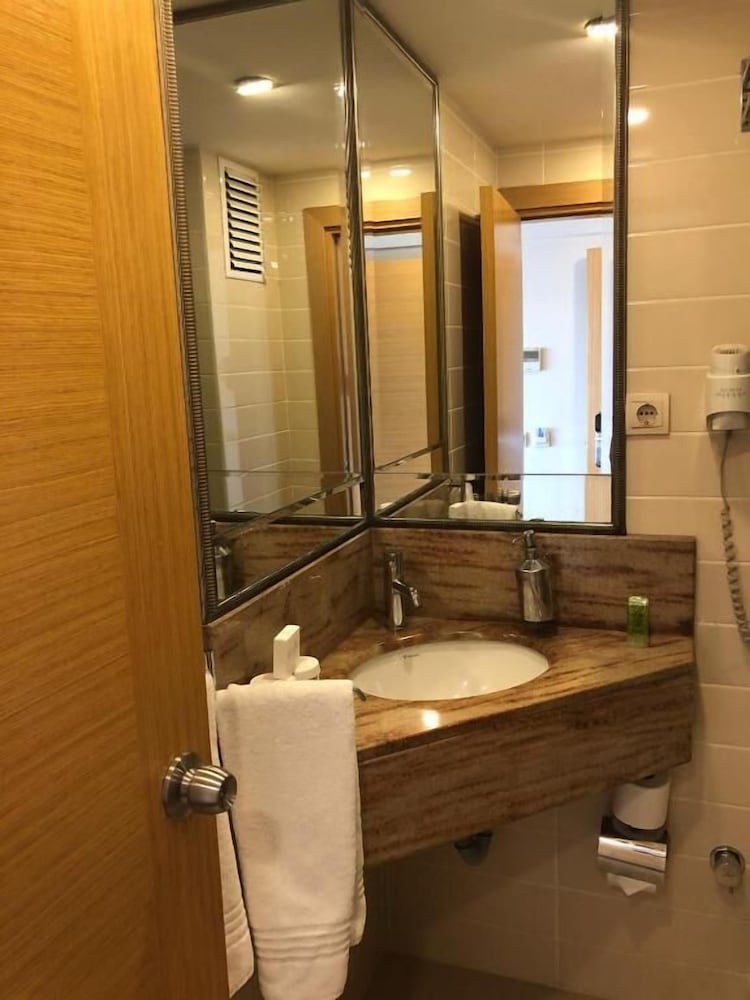 Ilayda Hotel 66/68