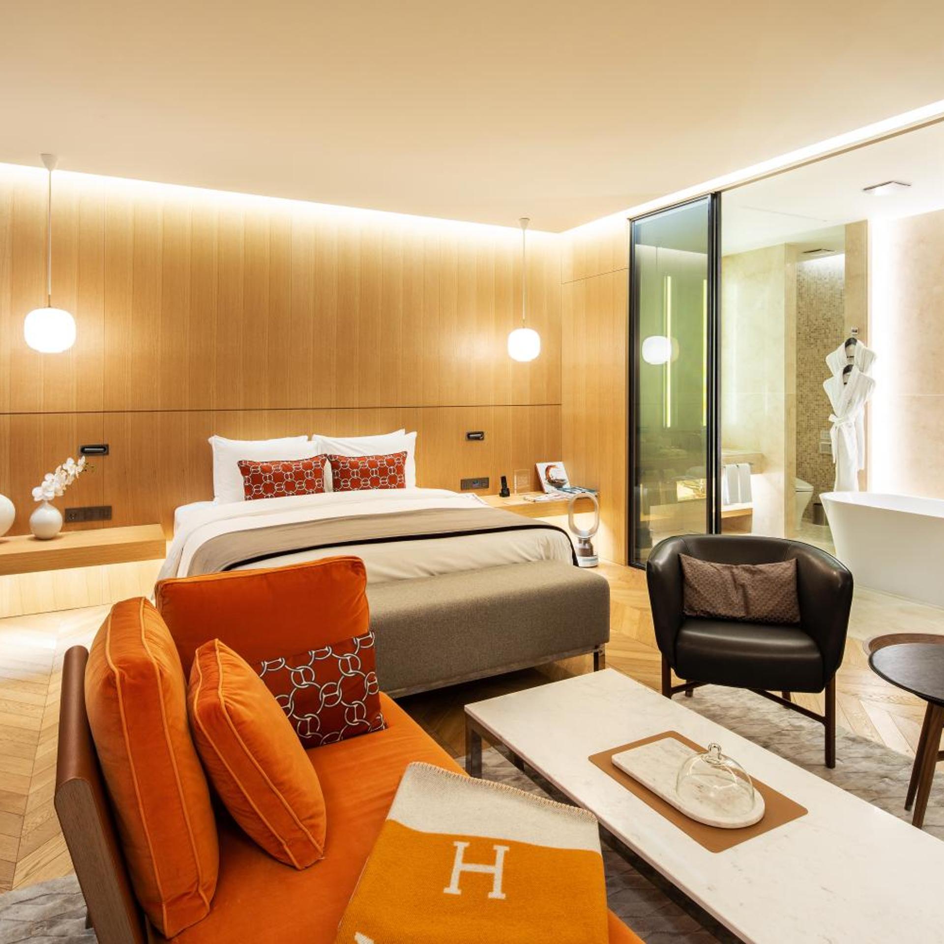 Director, Suite, King Bed