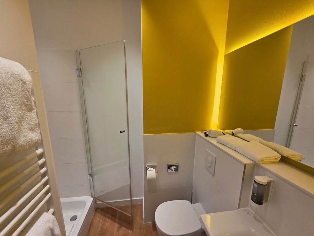 Roomingtons Munich Airport 45/46