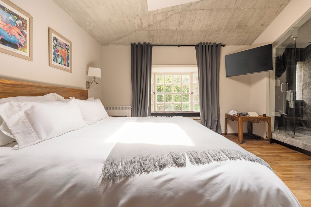 Skylight, Suite, King Bed