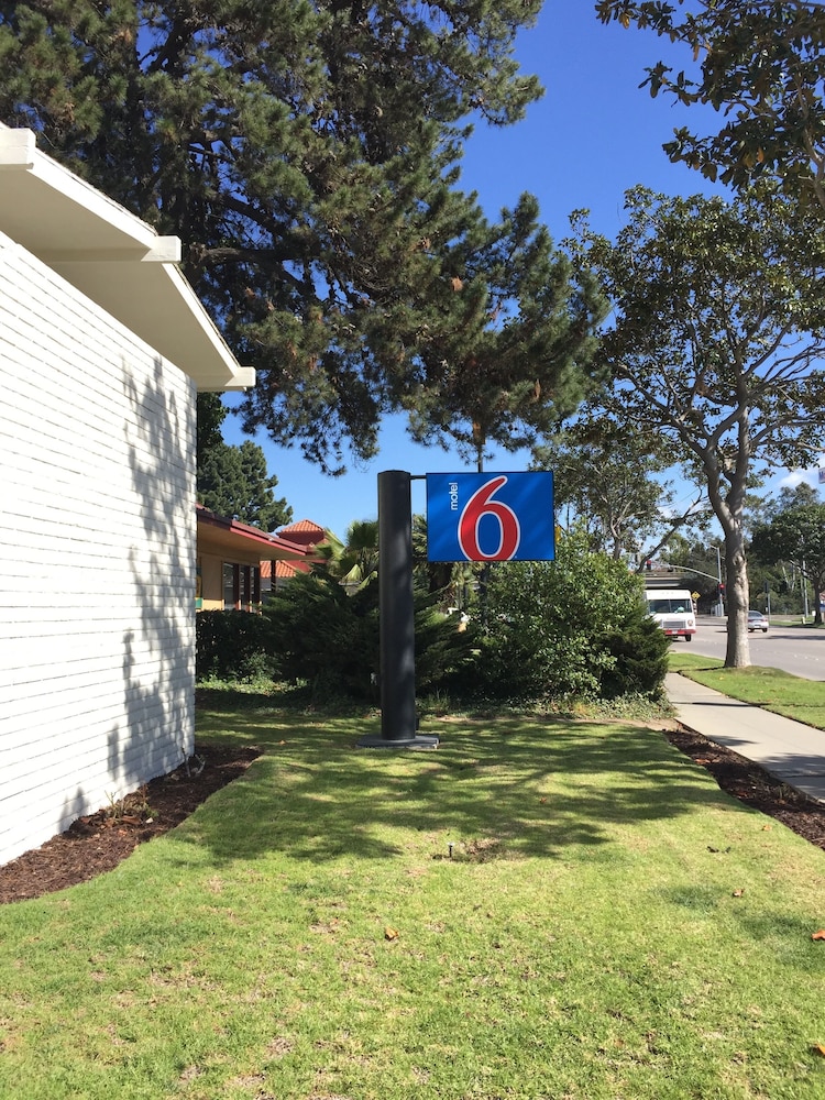 Motel6 Santa Maria, CA - South 49/56