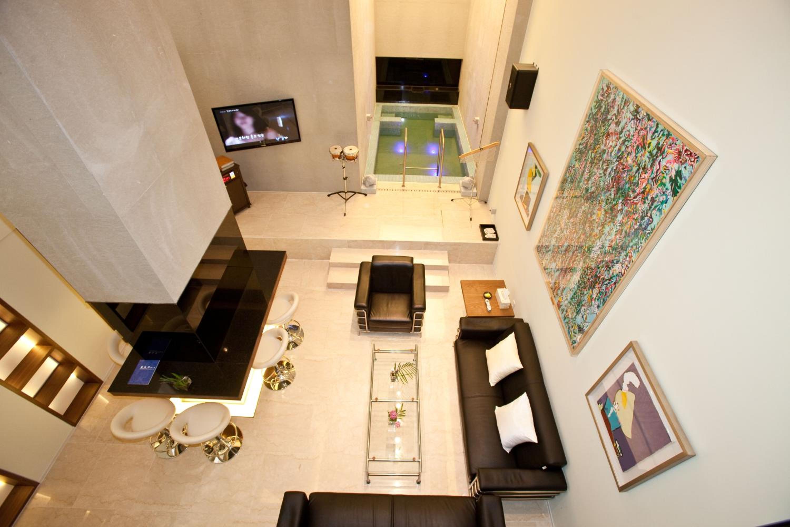 Yuwon Hotel 48/57