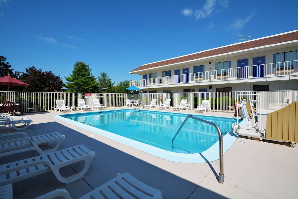 Motel6 Windsor Locks, CT - Hartford 10/66