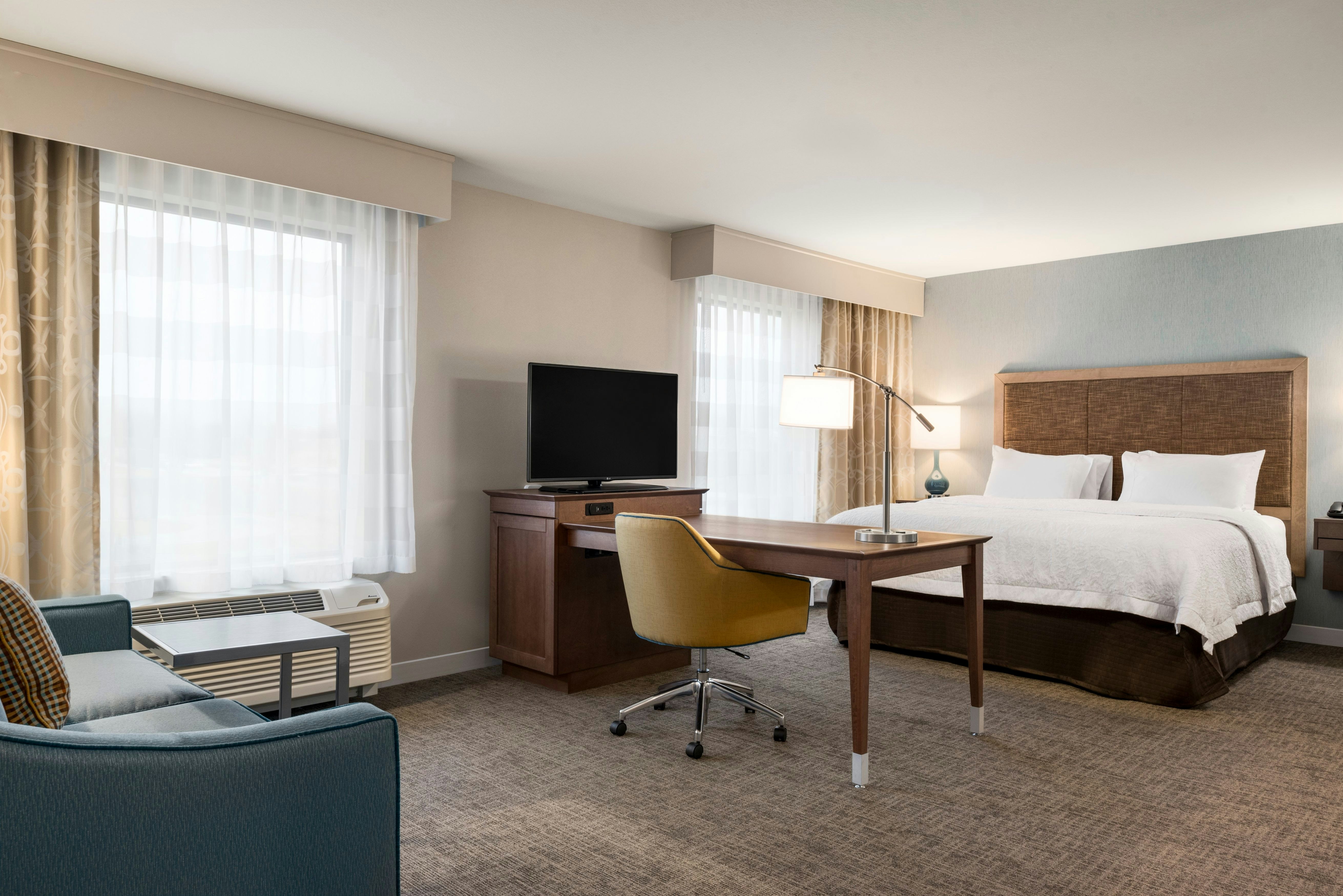 STUDIO, KING BED, ACCESSIBLE