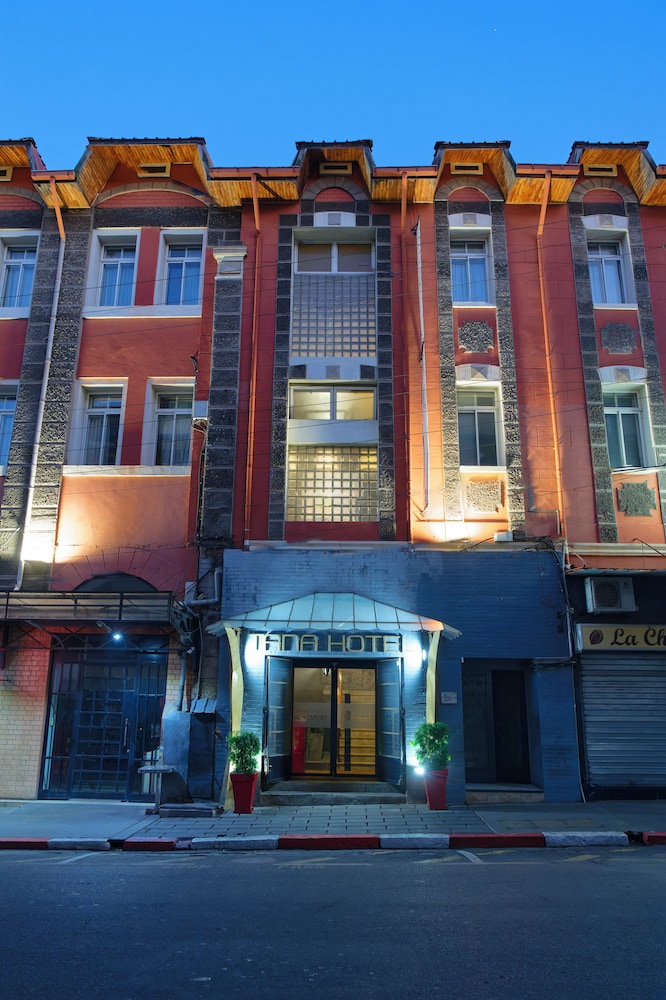 TANA Hotel 2/62