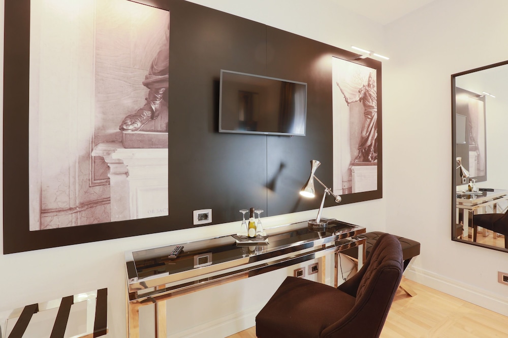 FLORIS HOTEL 58/73