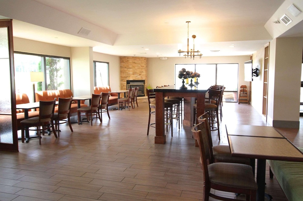 Country Inn & Suites By Radisson Sandusky South OH 24/32