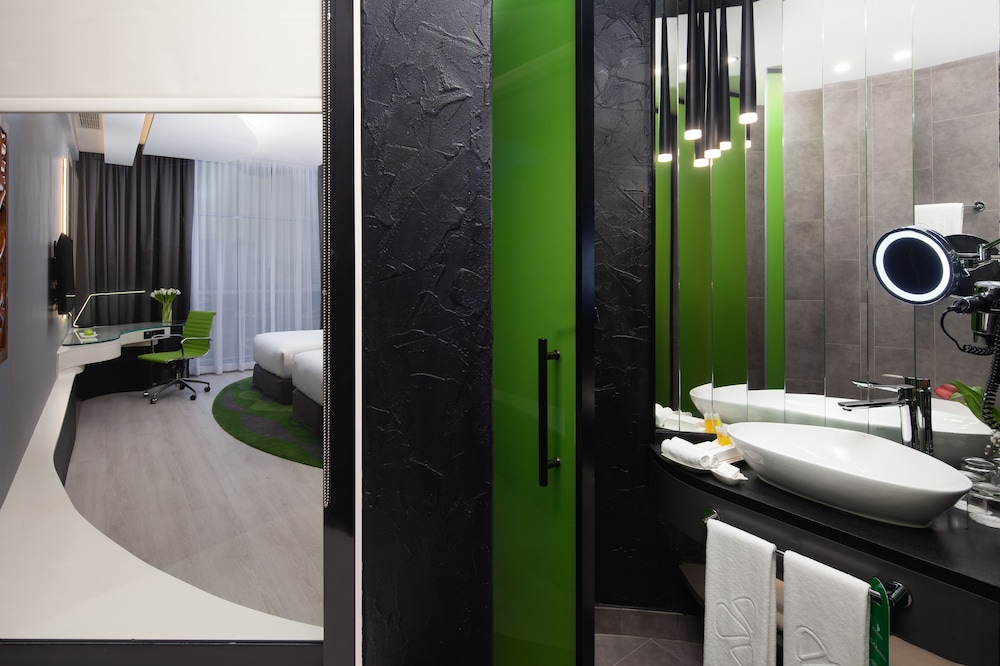 Al Khoory Sky Garden Hotel 33/36