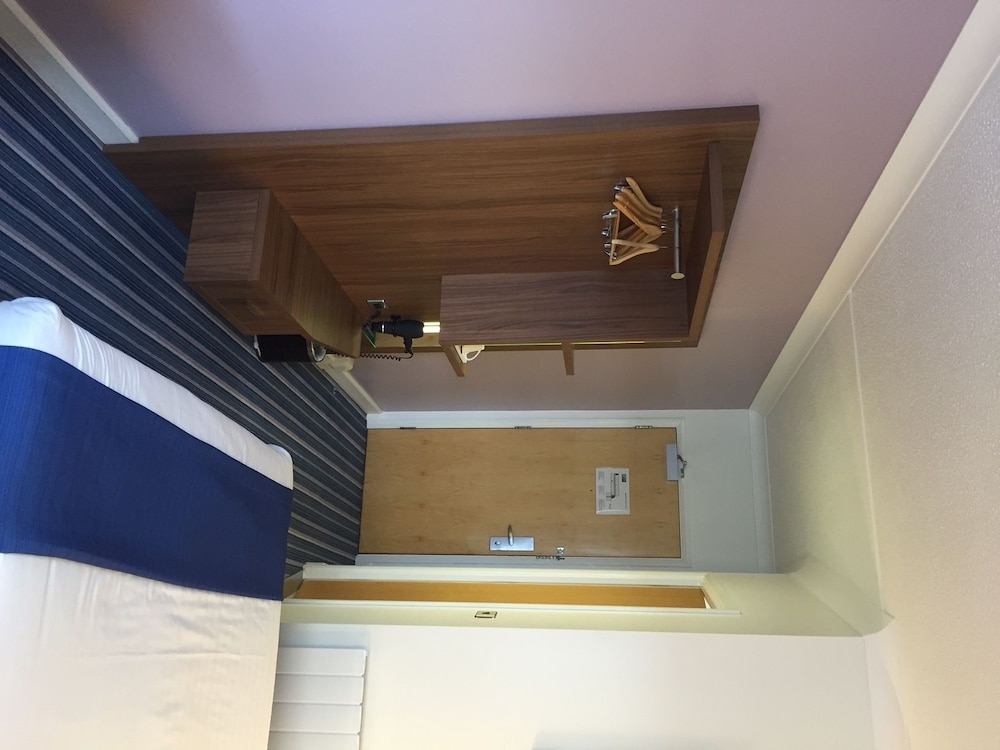 Holiday Inn Express Chester Racecourse 14/34