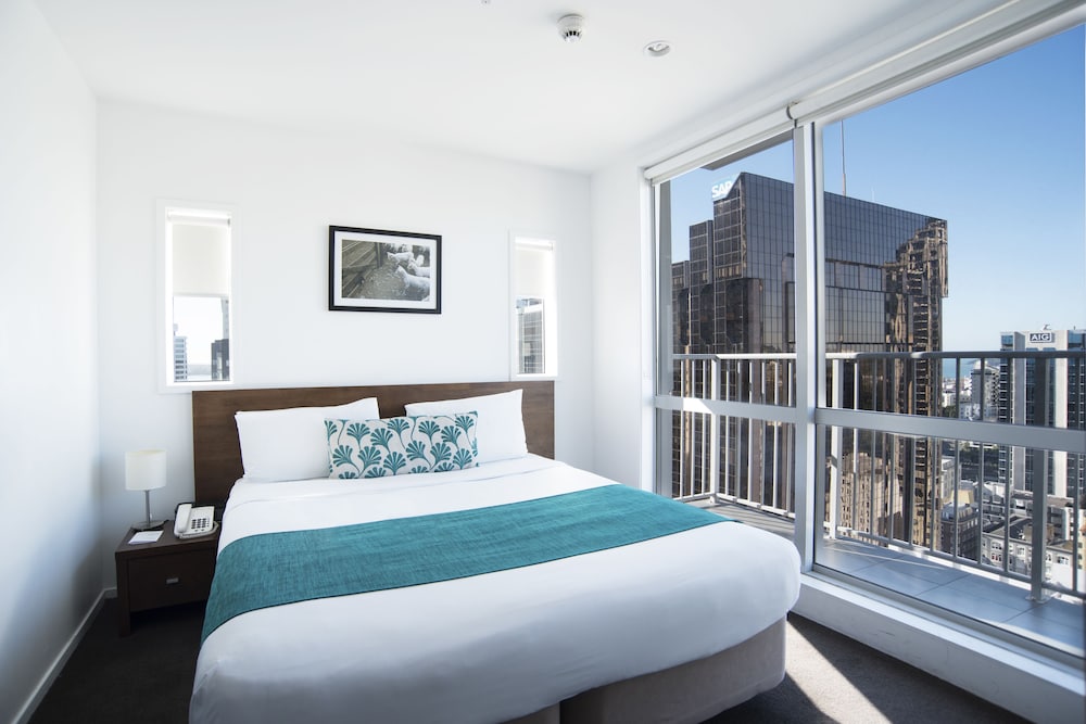 Barclay Suites 18/61