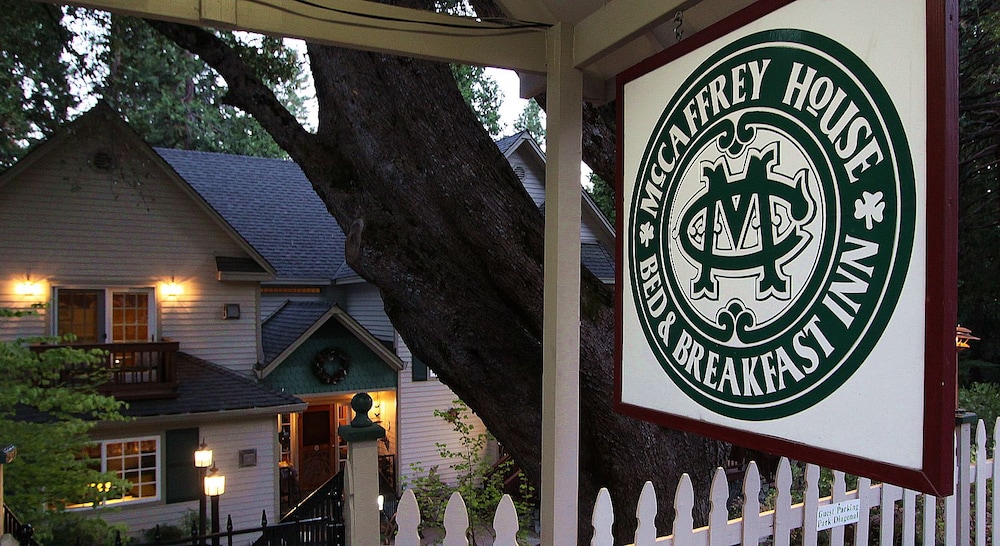 McCaffrey House Bed and Breakfast Inn 8/52