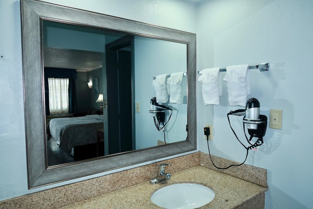 Antioch Quarters Inn and Suites 50/54