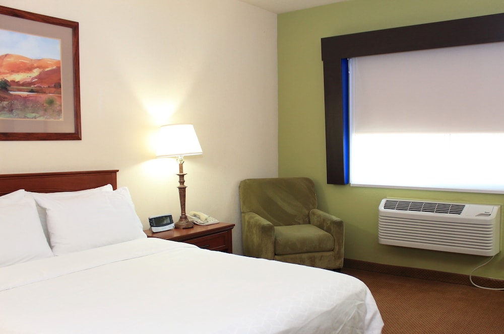 Holiday Inn Express Hotel And Suites Farmington Bloomfield 14/69