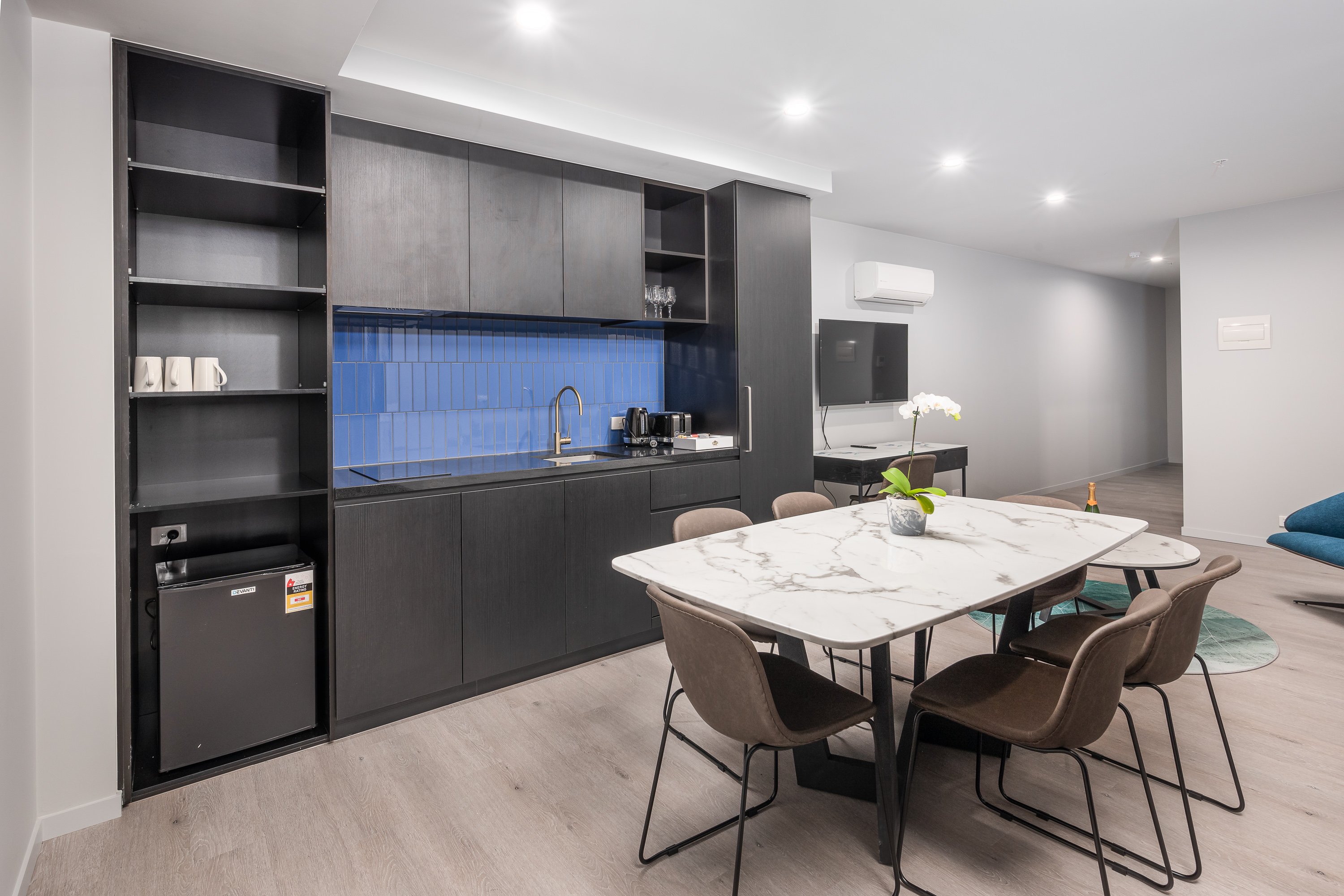 Oros Hotel and Apartments 25/30