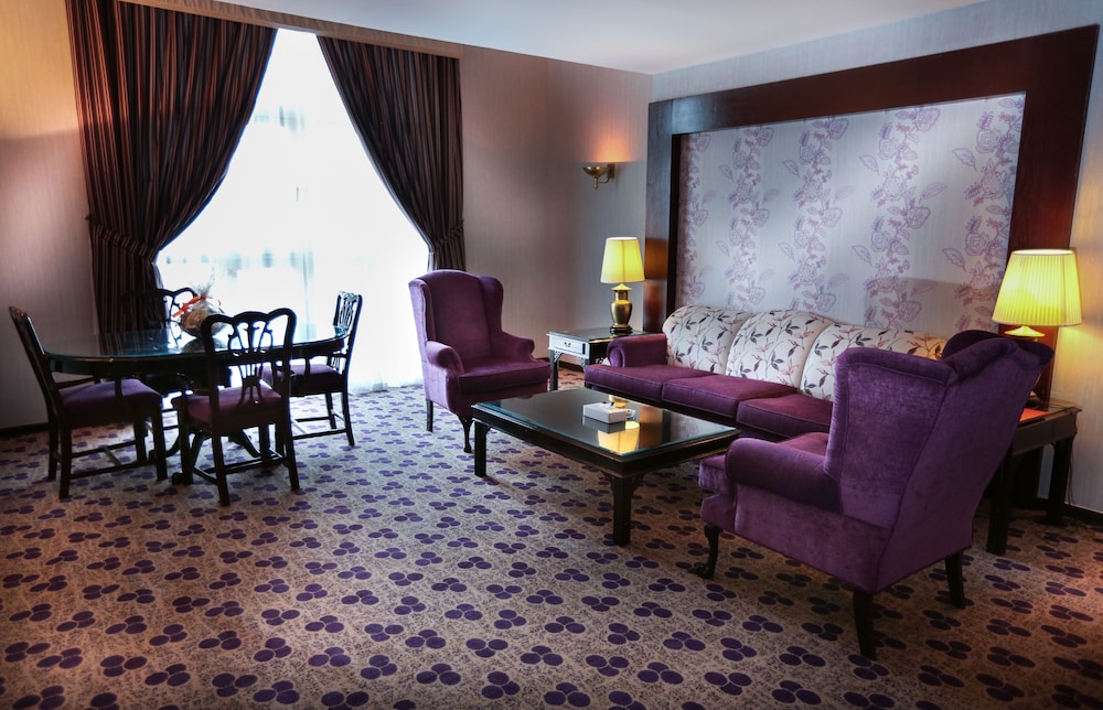 Hawthorn Suites By Wyndham Al Khobar 28/43