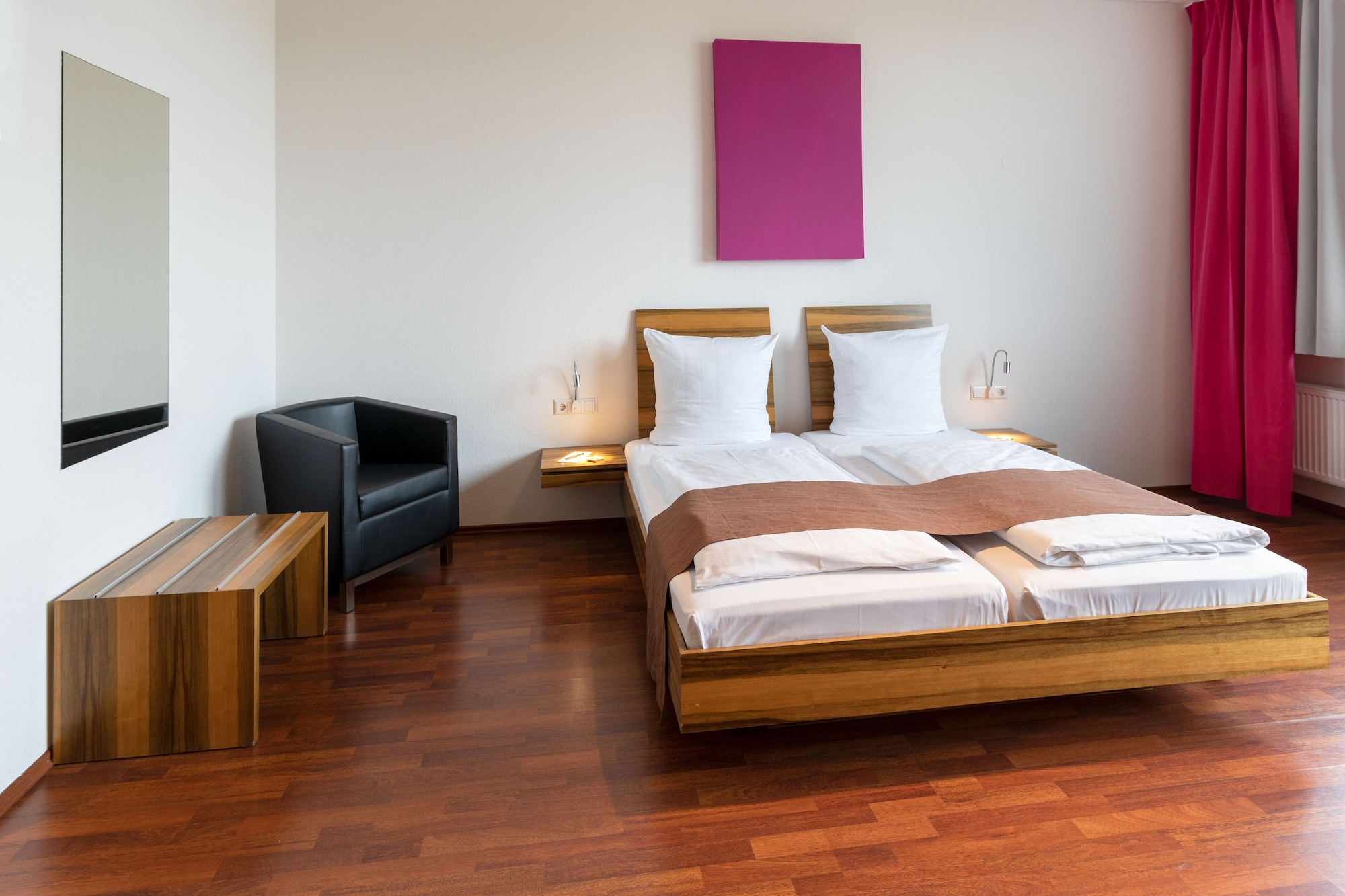 BUSINESS, KING BED
