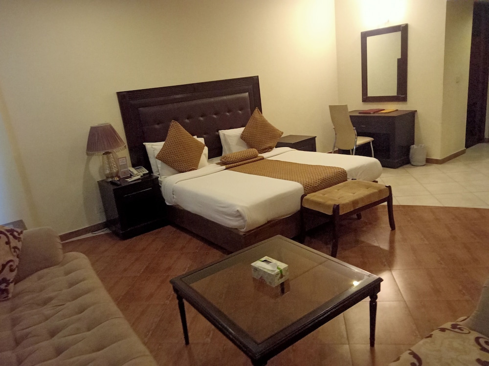 Grand Regency Hotel 30/50