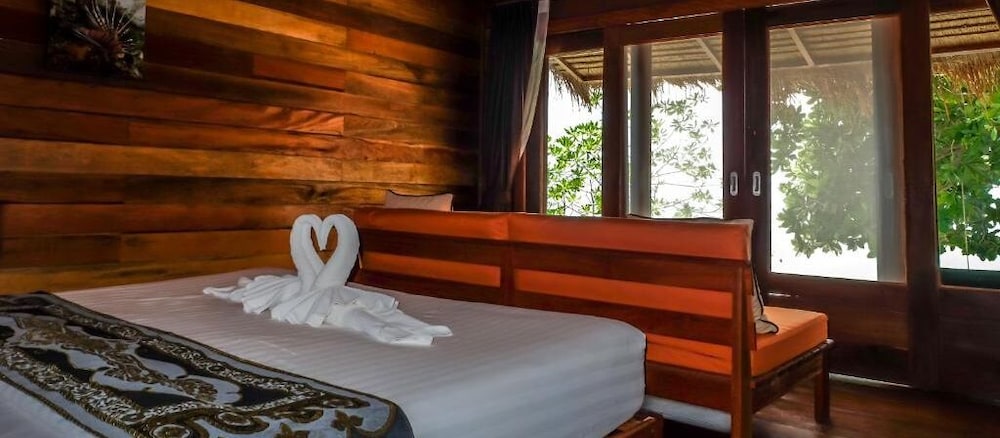 Ten Moons Lipe Resort 11/50