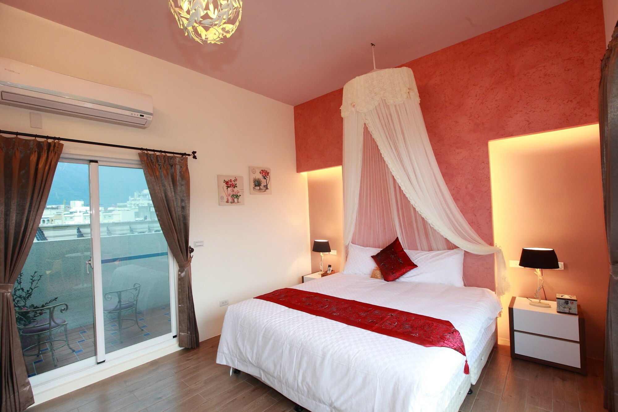 DELUXE, QUEEN BED, RIVER VIEW, BALCONY