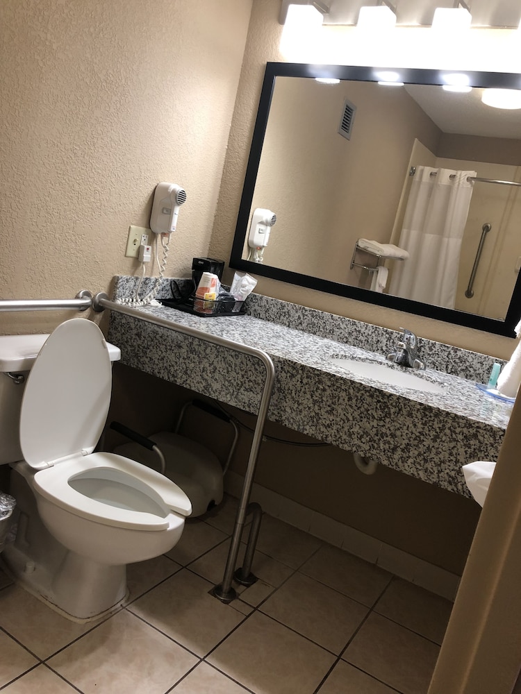 Quality Inn Clinton - Laurens I-26 29/30