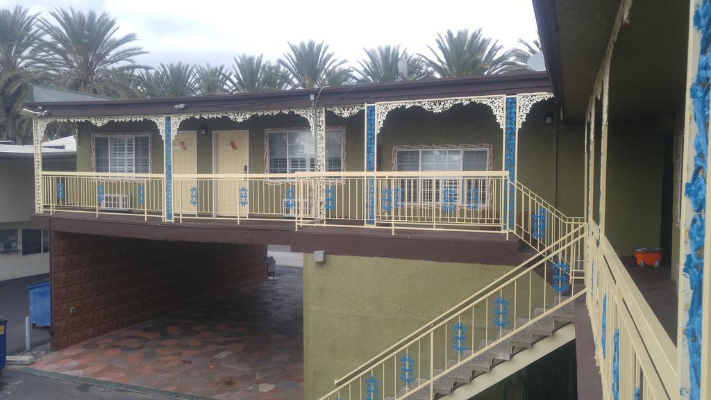Riviera Motel 3/22