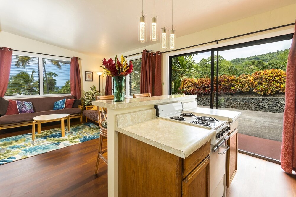 Luana Nai'a Inn 7/50