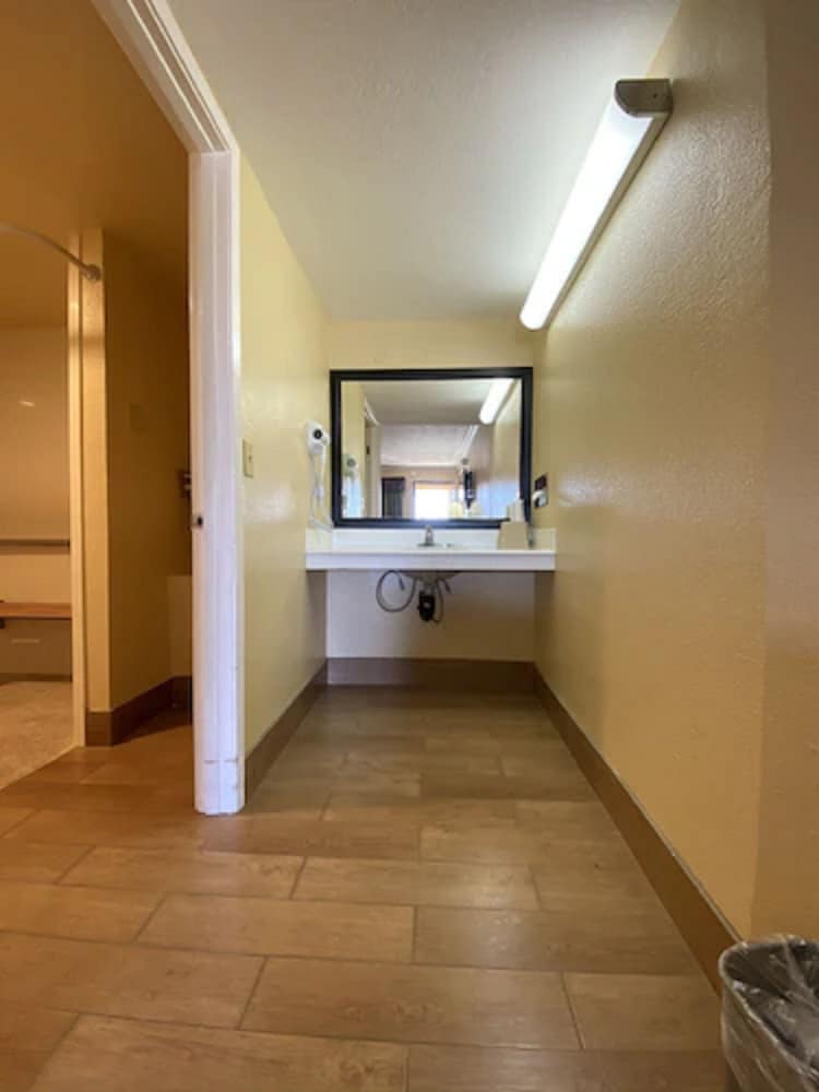 Americas Best Value Inn Azusa Pasadena 5/40