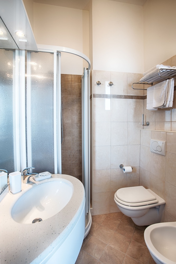 Hotel Mirabel 32/33