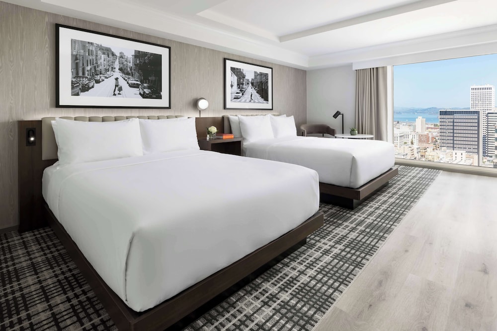 Club, 2 Queen Beds, Bathtub