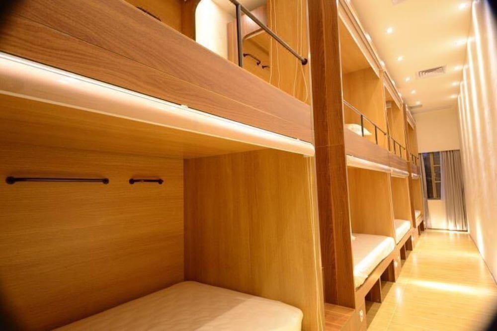 Shenzhen Port Apartment 7/17