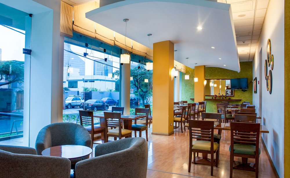 DEL PRADO HOTEL 38/48