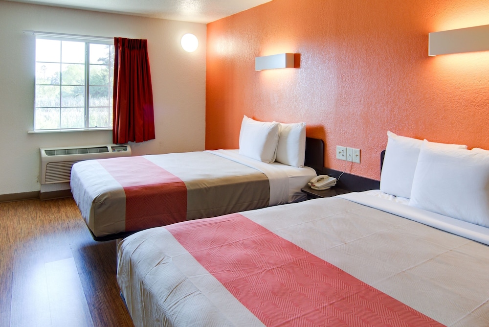 Motel6 Mount Pleasant, TX 22/46