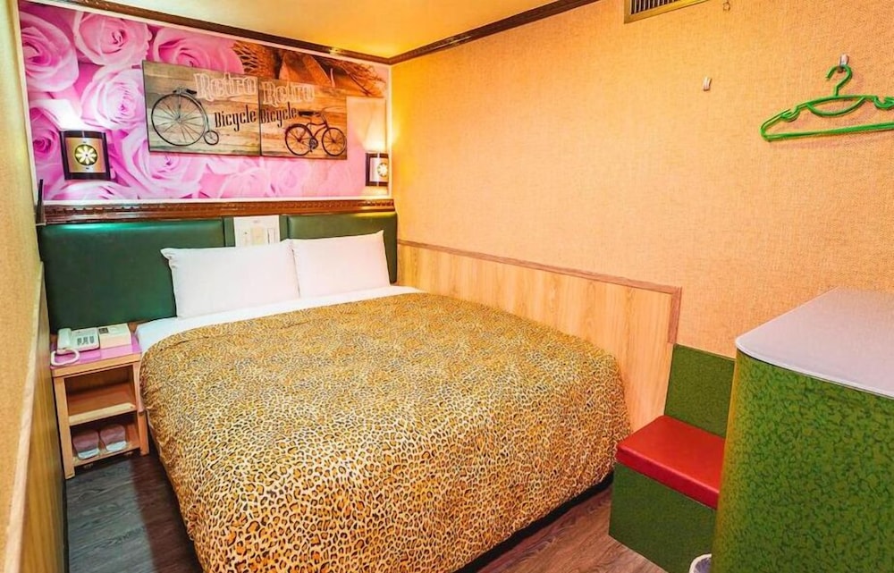 The Dealer Hotel 20/37