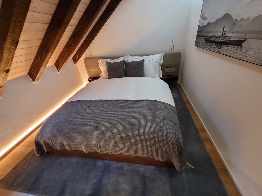 Historic City Center Apartment By Airhome 19/50