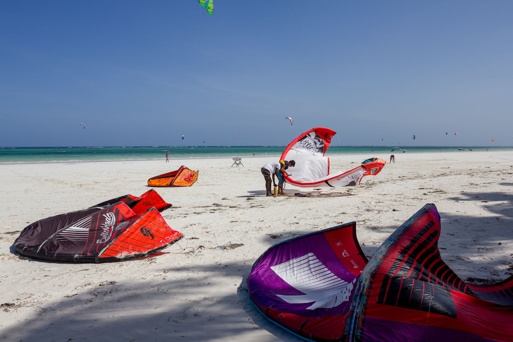 Blue Marlin Beach Hotel 40/50
