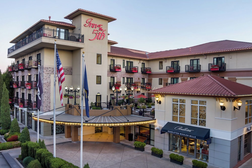 Inn at the 5th 16/45