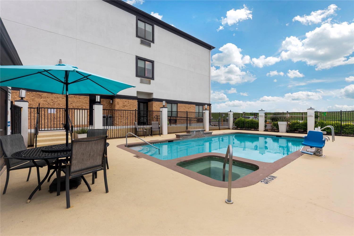 Comfort Inn & Suites Schulenburg TX 23/23